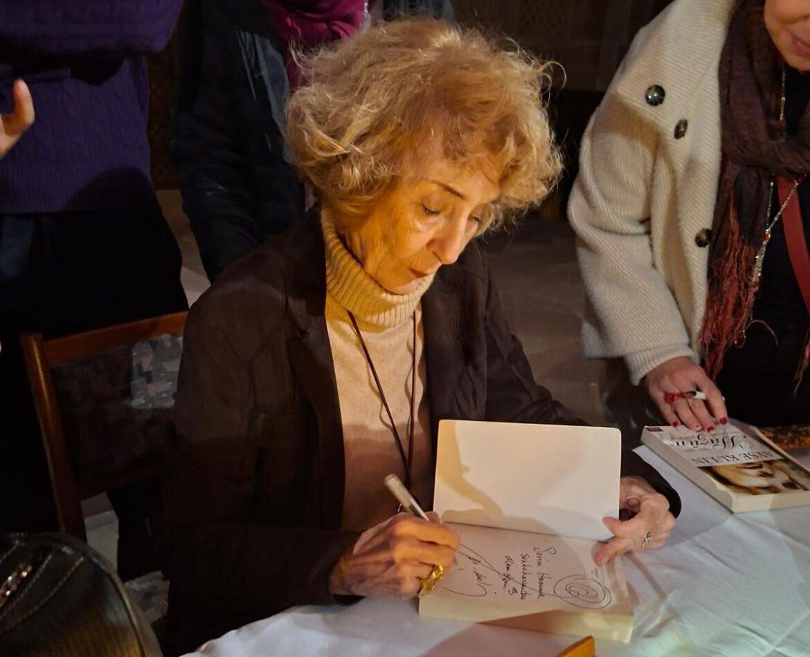 Ayşe Kulin stellte auf Einladung des Vereins „Gesellschaft für soziale Kunst und Bildung e.V.“ ihr neues Buch vor.