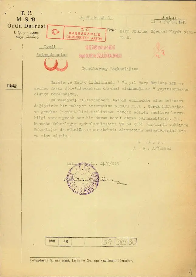 Taner Akçam schrieb: Dokumente und Staatsgesetze von 1942-1945
